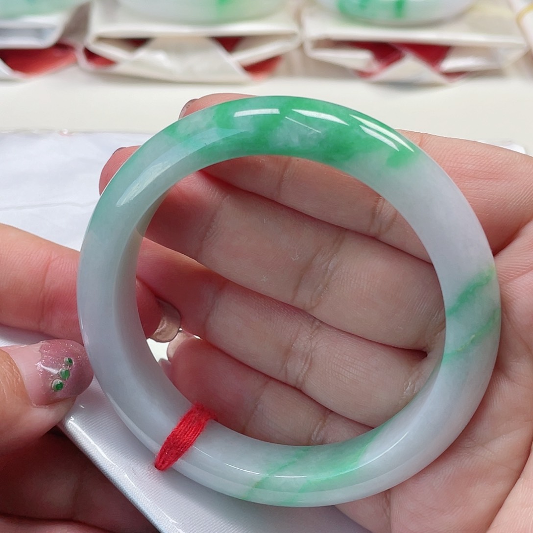翡翠手镯（圆镯）未镶嵌缅甸翡翠手镯56圈