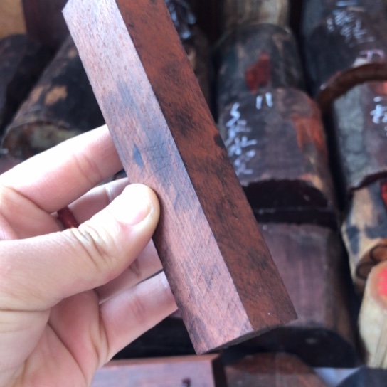 印度小叶紫檀手把件毛料