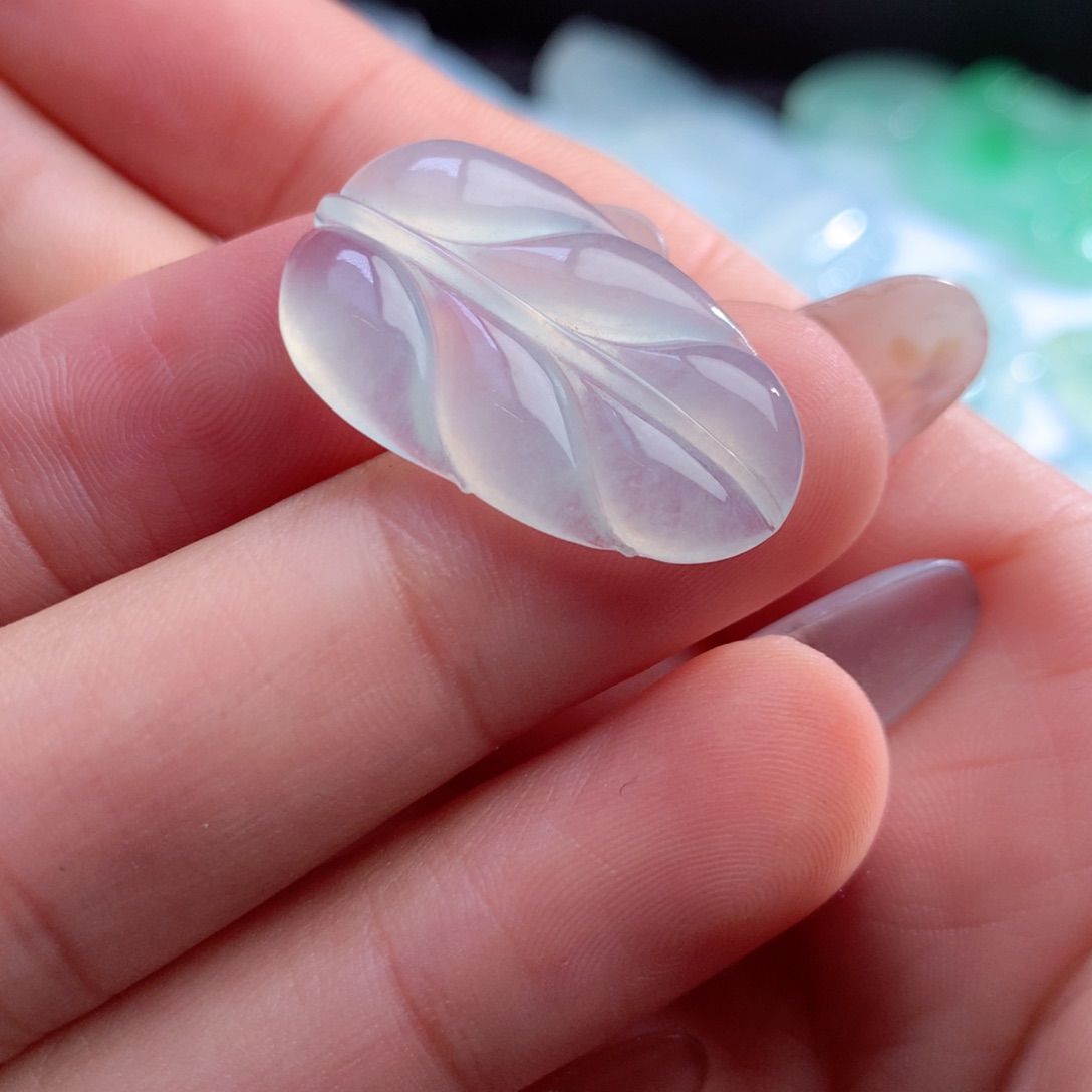 翡翠未镶嵌颈饰缅甸