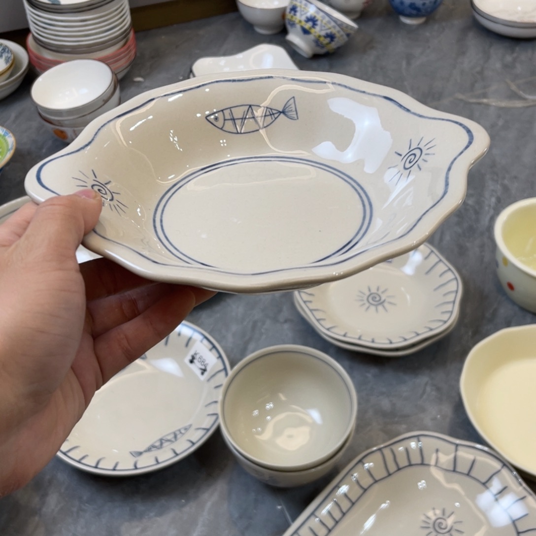 陶瓷微瑕餐具介意勿拍，满18飞！