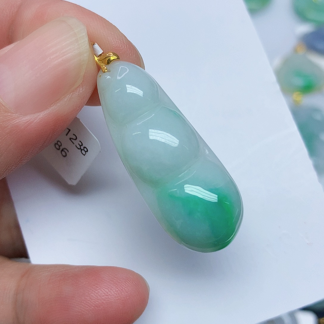 翡翠18K金镶嵌颈饰3557899