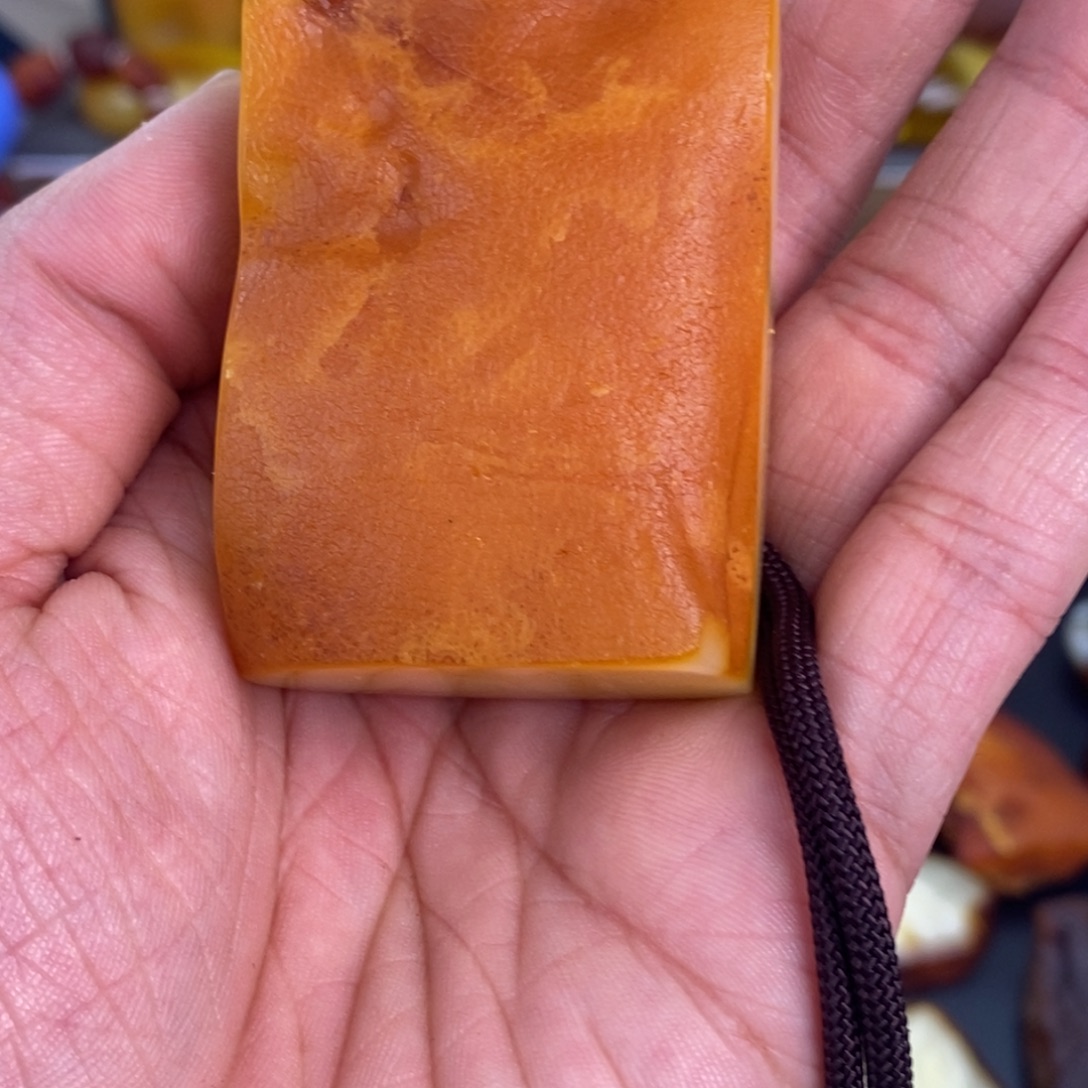 爱***黄定制琥珀琥珀蜜蜡