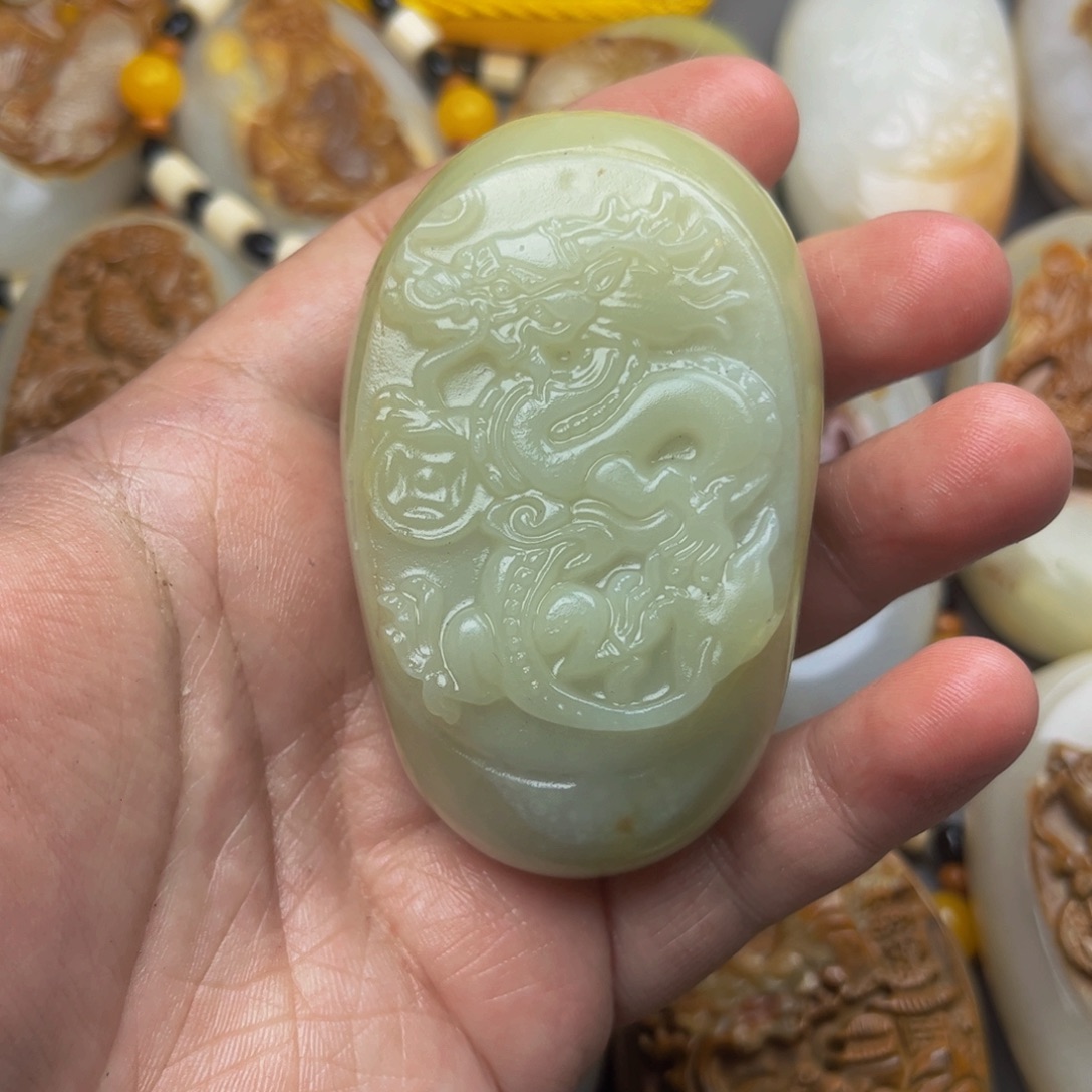 石材方解石手把件龙