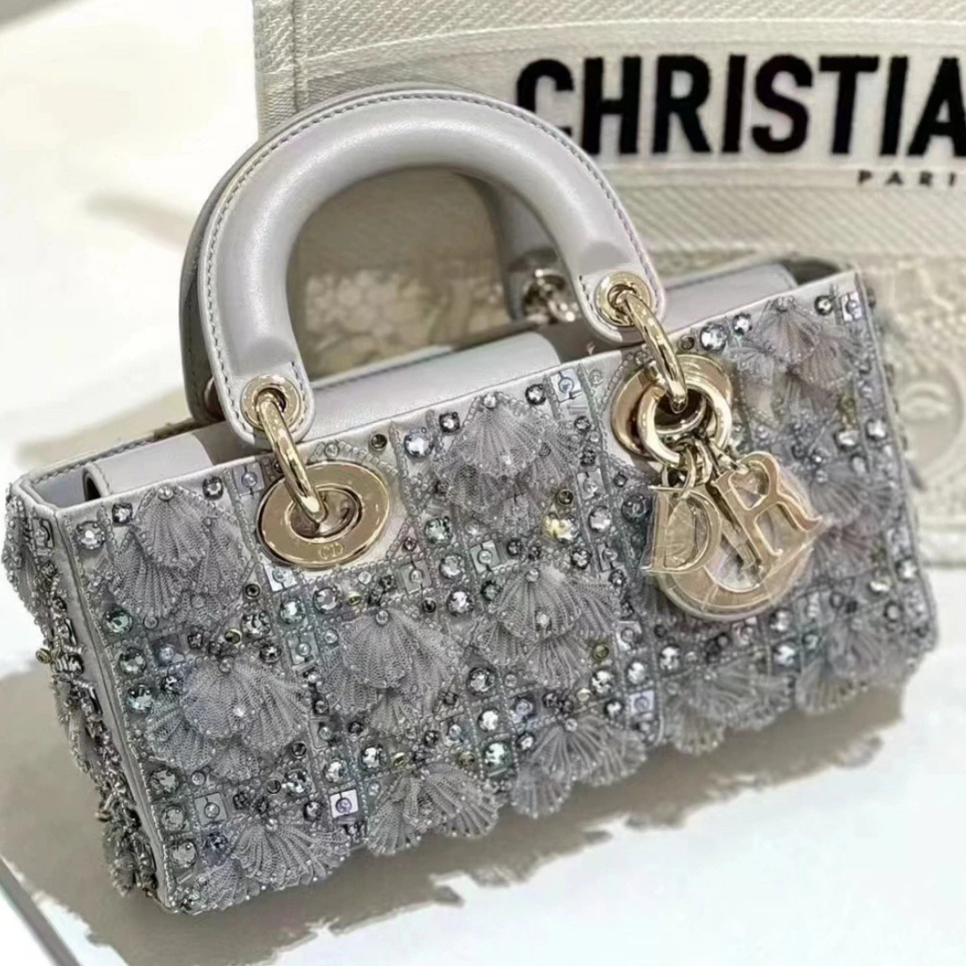 未使用 DIOR/迪奥 Lady D-Joy灰色缎面珠饰附件：盒子尘袋保卡
