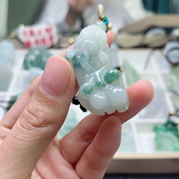 翡翠颈饰未镶嵌翡翠