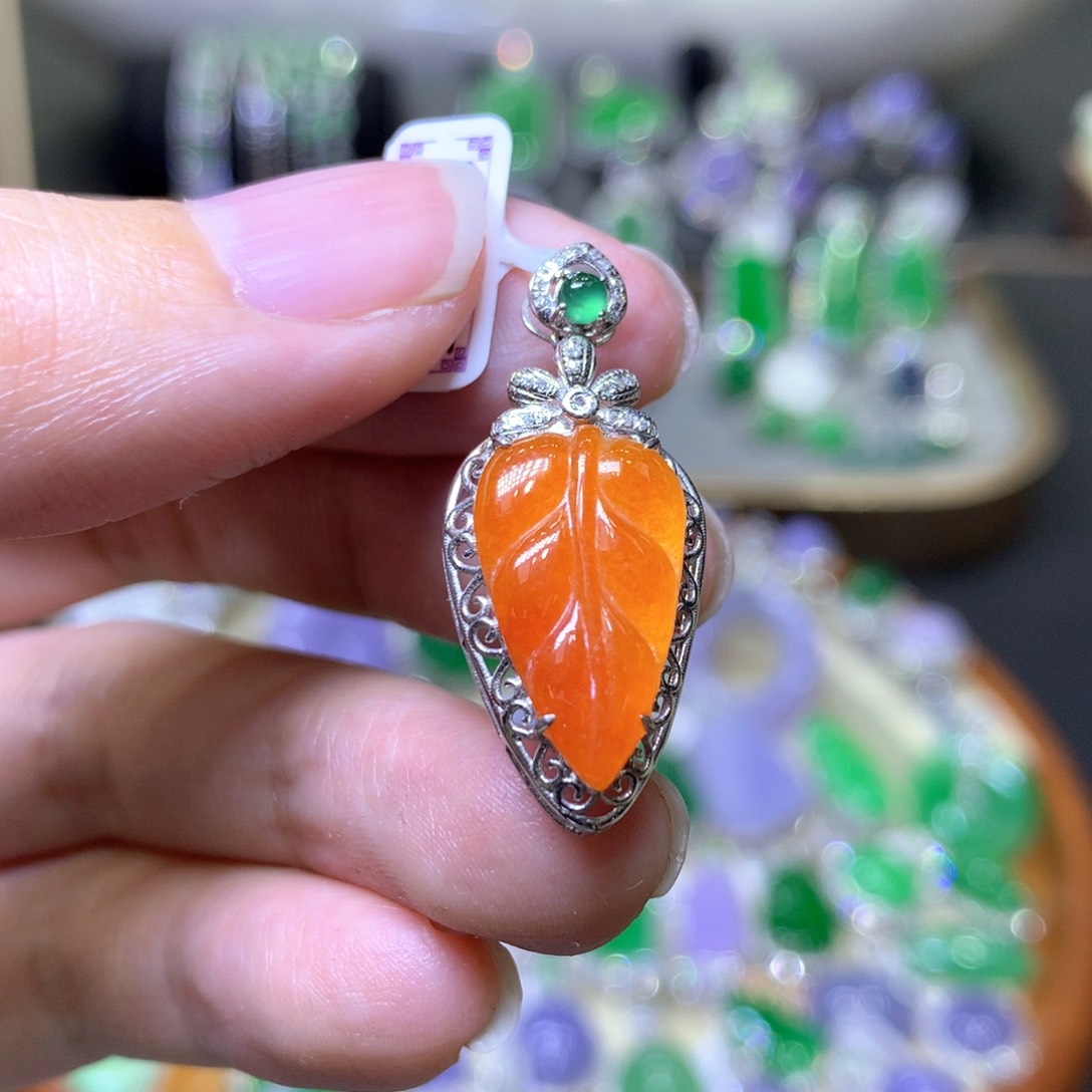 【闪购商品】翡翠颈饰18K金镶嵌翡翠吊坠项链