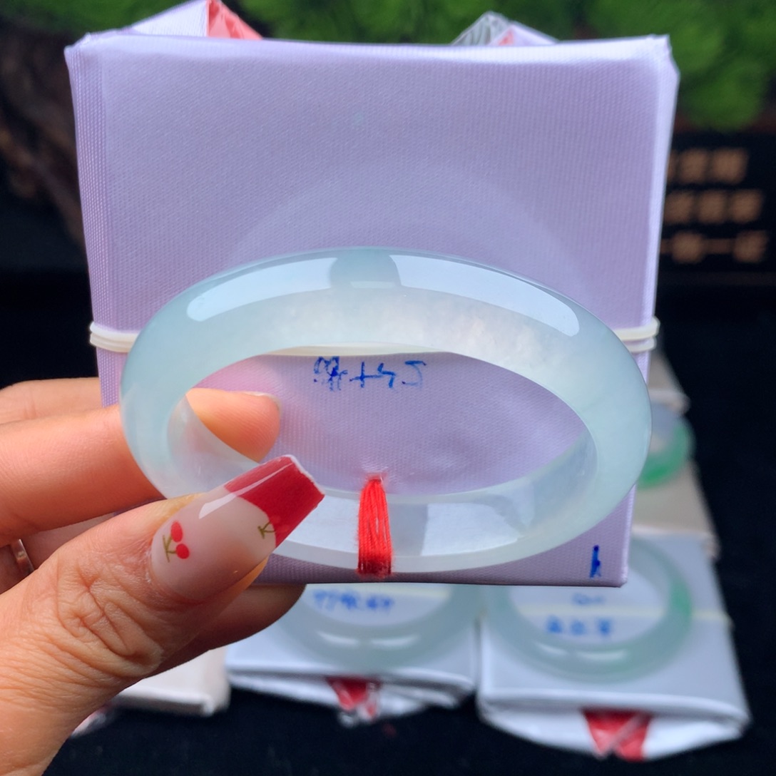 翡翠手镯未镶嵌手镯