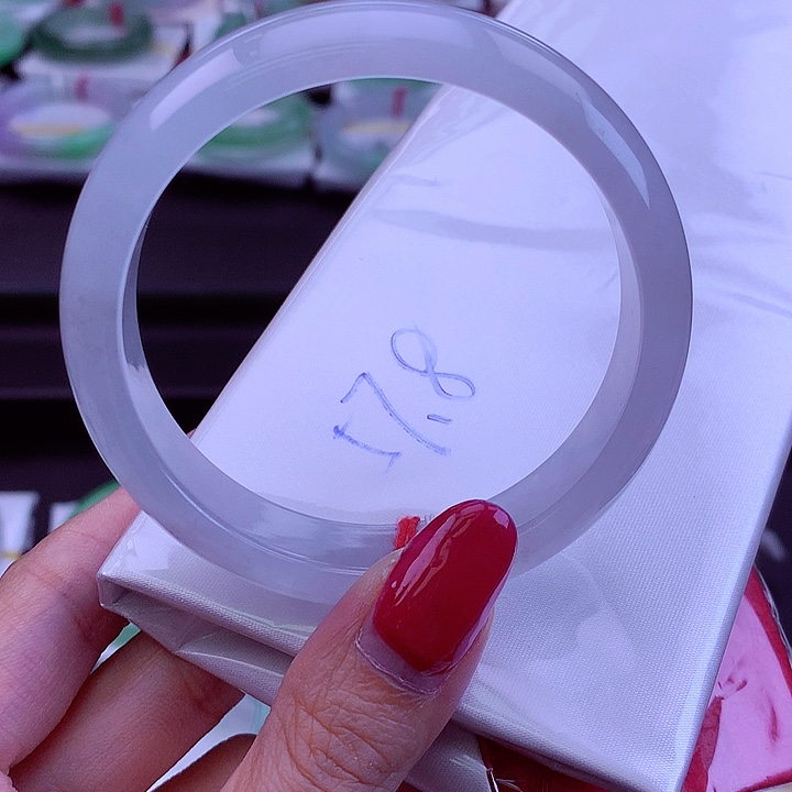 翡翠手镯未镶嵌缅甸