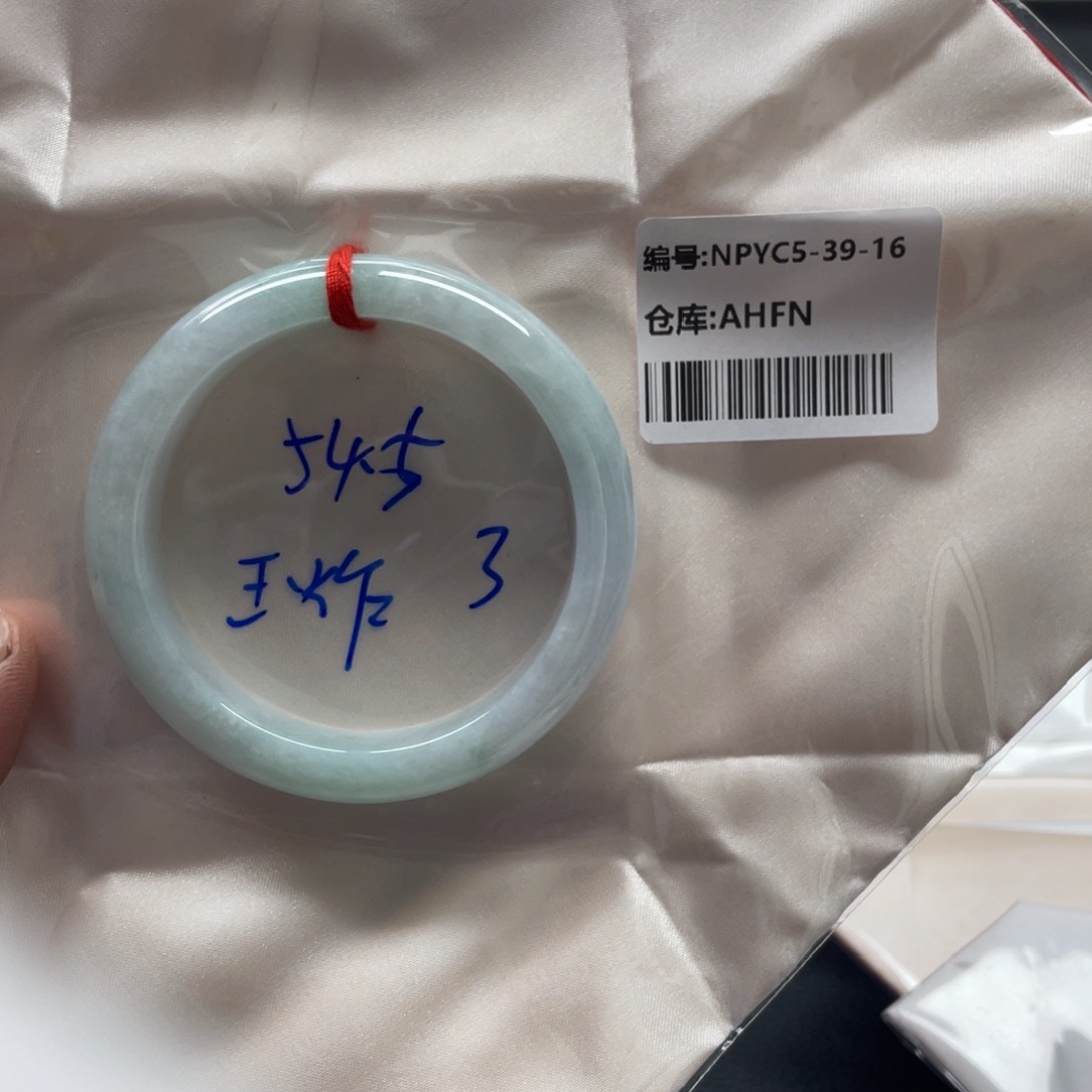 翡翠手镯未镶嵌翡翠手镯