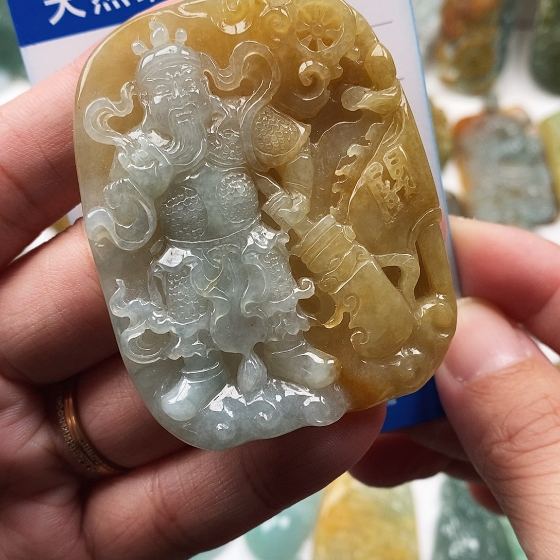 翡翠未镶嵌颈饰关公