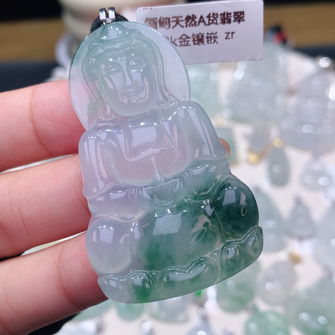 颈饰18K金镶嵌翡翠观音