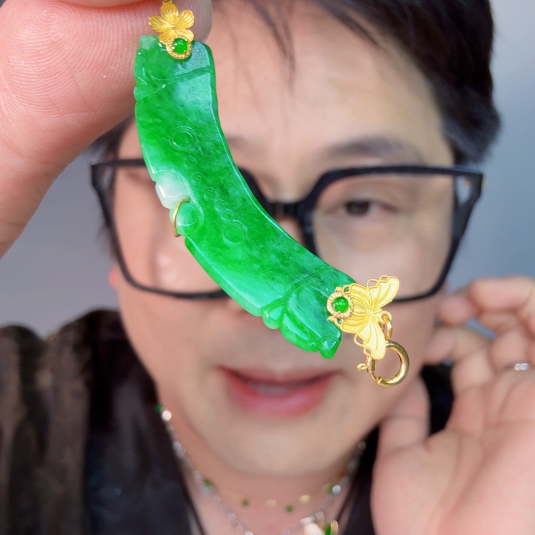 翡翠18K金镶嵌颈饰一件