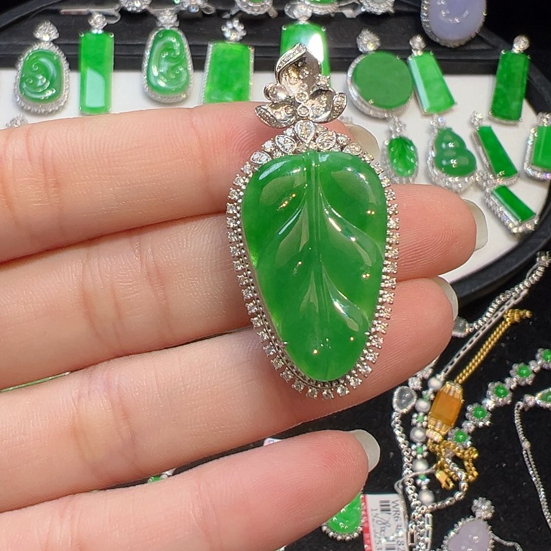 翡翠颈饰18K金镶嵌T****s收货48小时鉴赏期