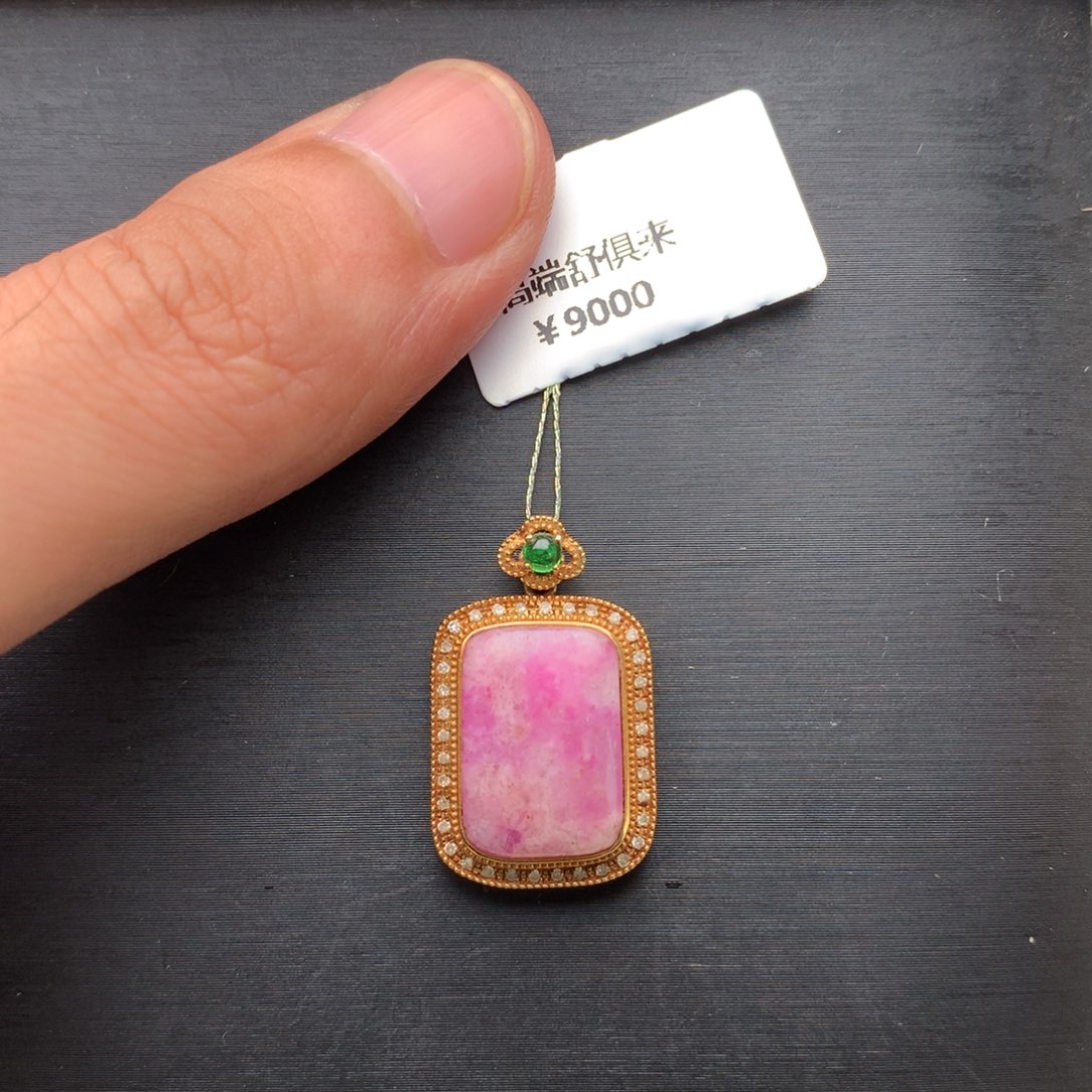 18K金镶嵌苏纪石（舒俱来）吊坠