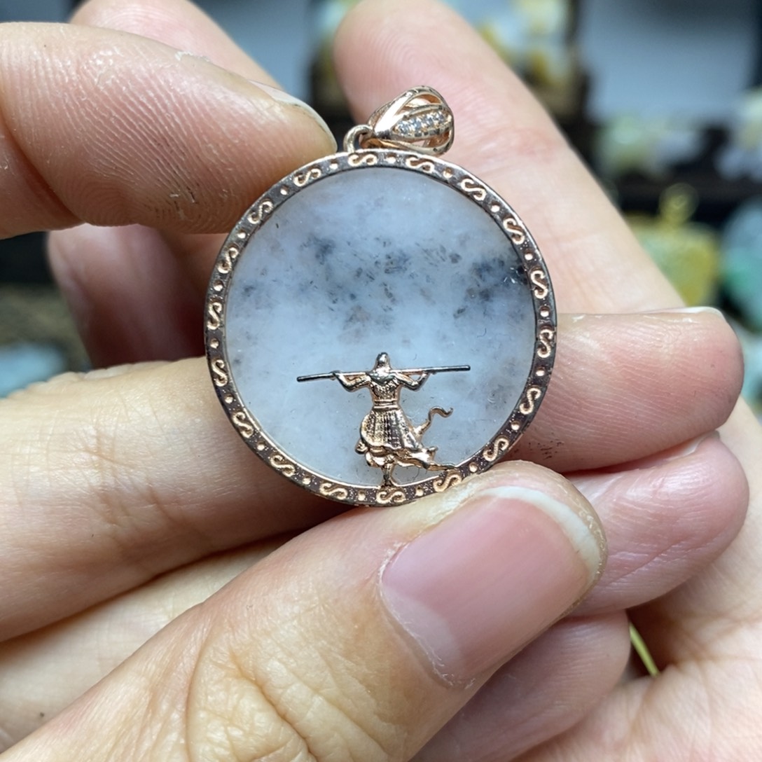 翡翠颈饰未镶嵌翡翠