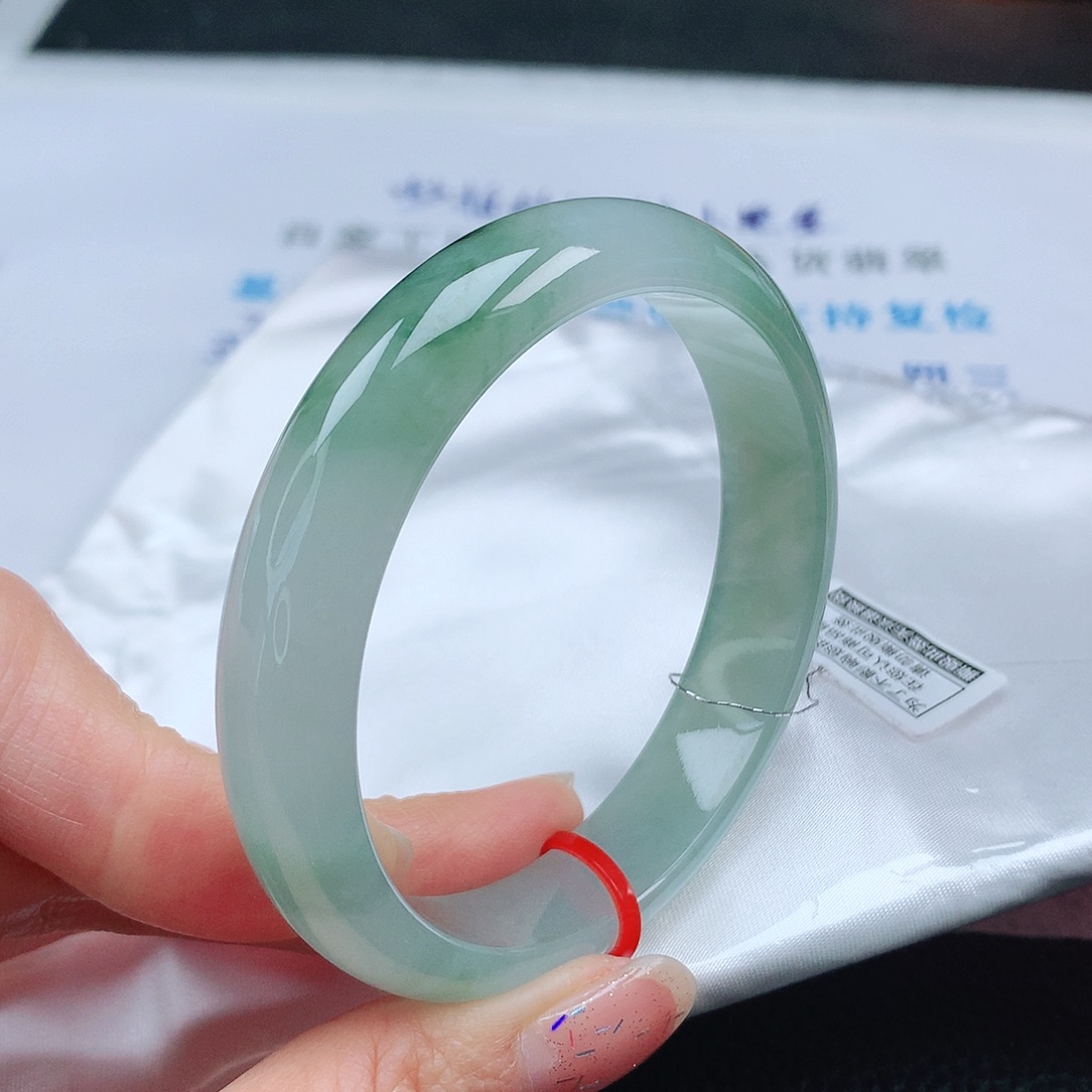 翡翠手镯未镶嵌57圈