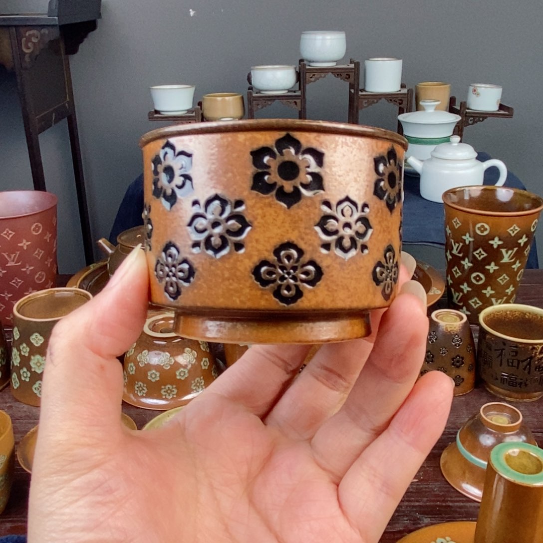 朱砂胎草木灰宝相花纹 小蓉天杯 