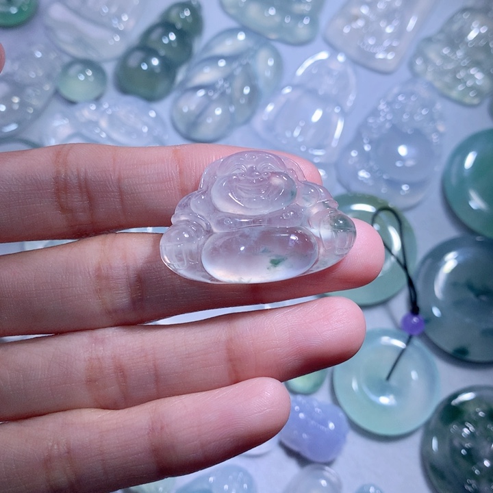 翡翠颈饰未镶嵌佛