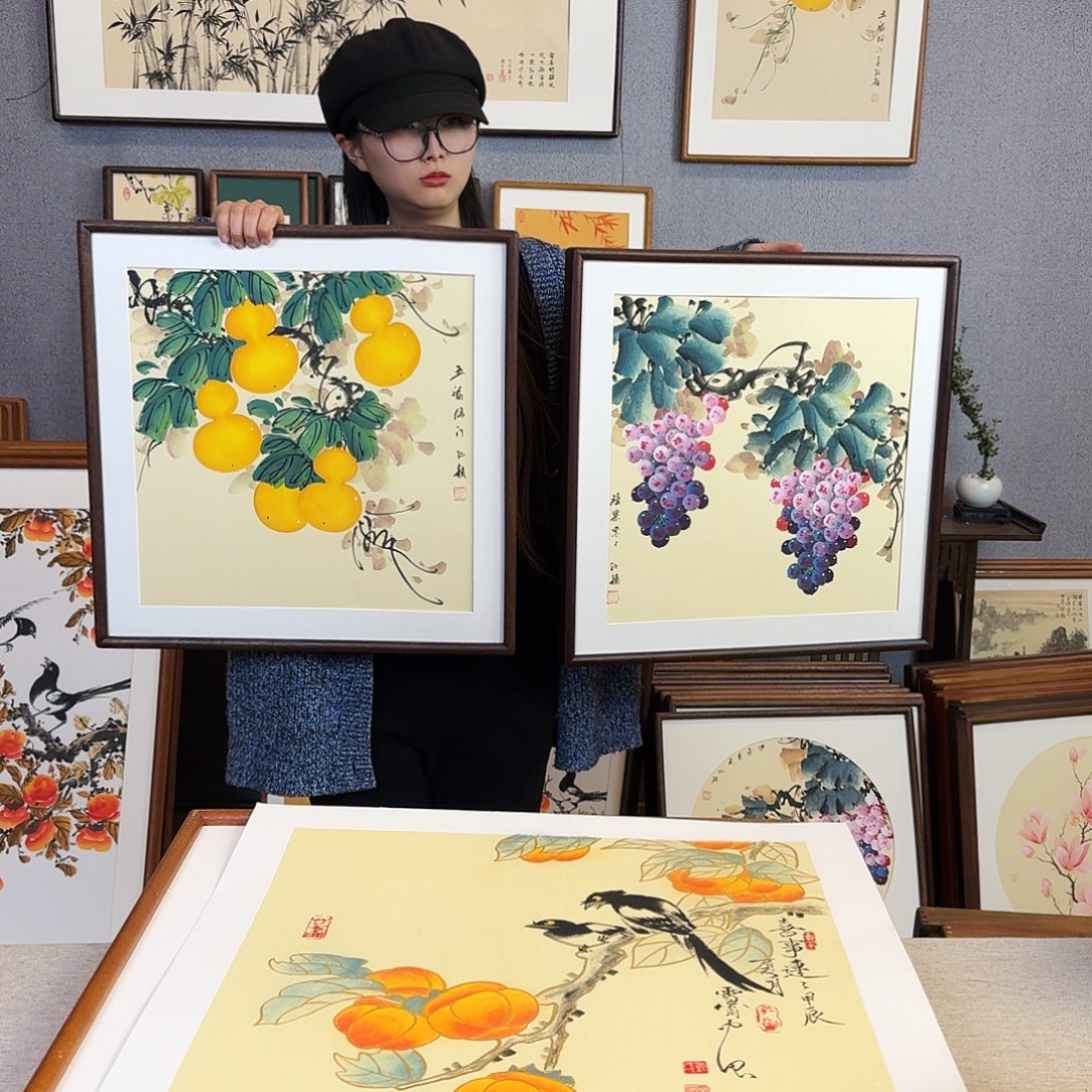 用***7国画手绘带框尺寸： 53*53