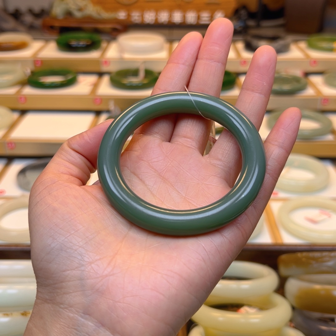 和田玉手镯未镶嵌2