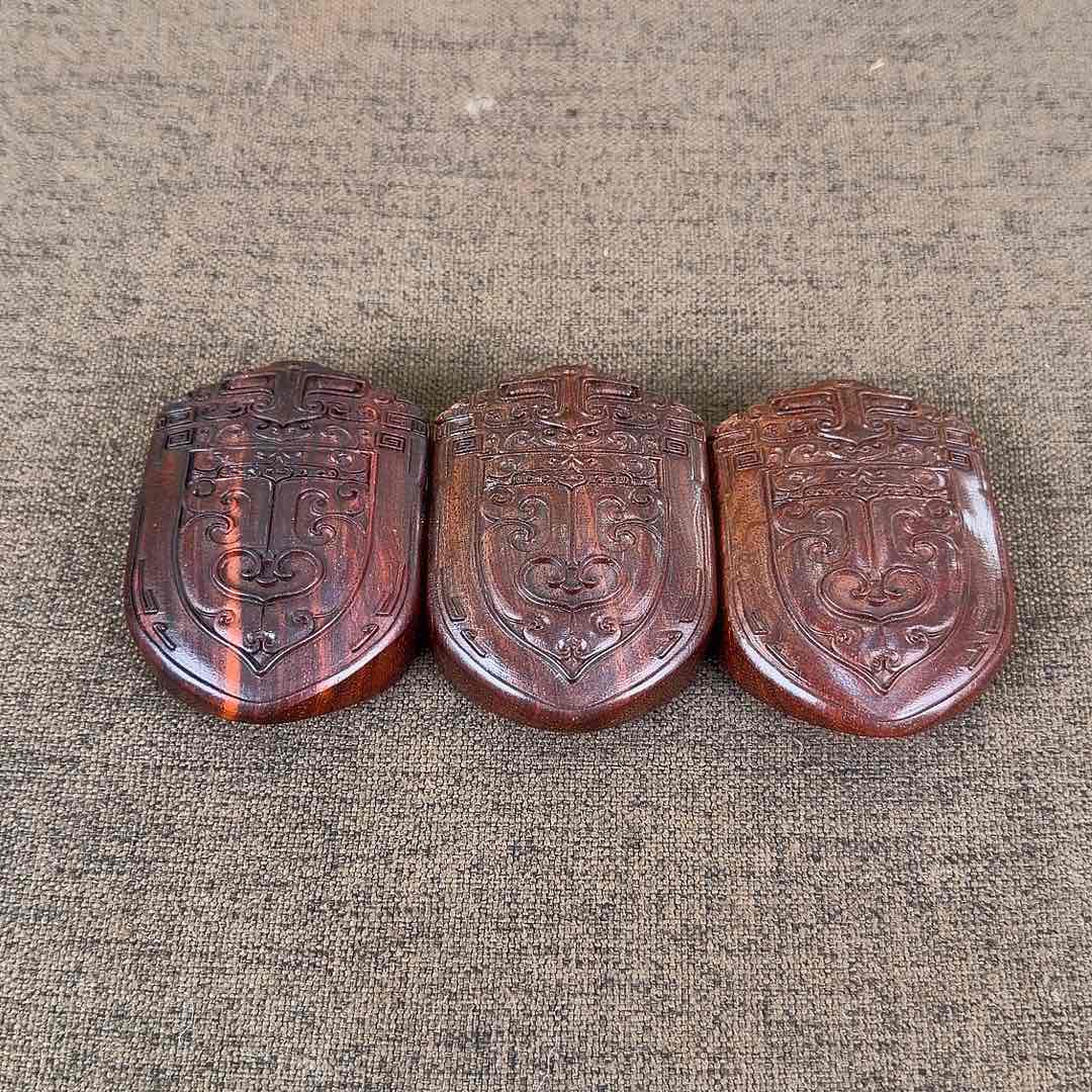 把件小叶紫檀盾牌