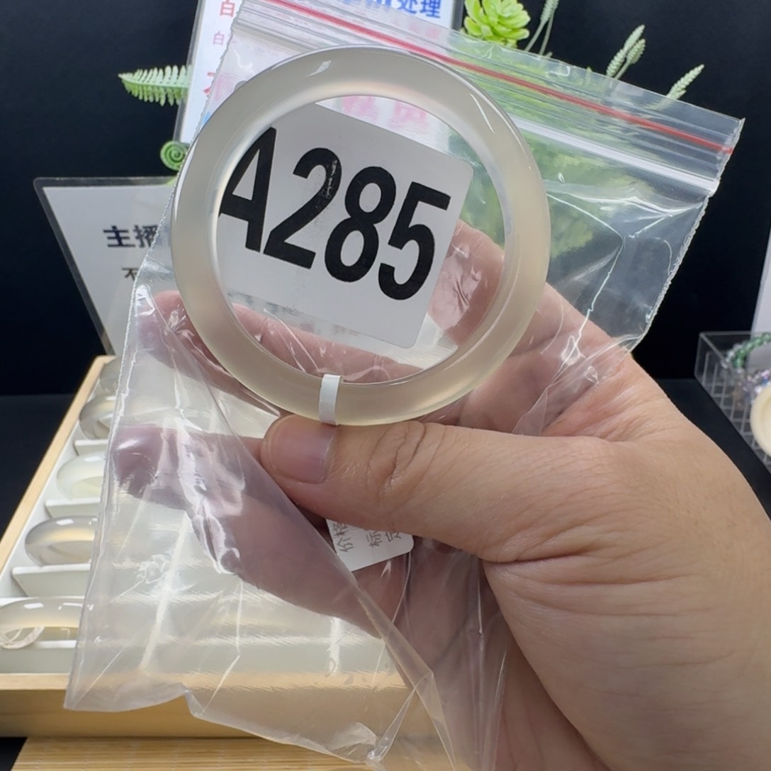 玛瑙/玉髓手镯合金啵***啵
