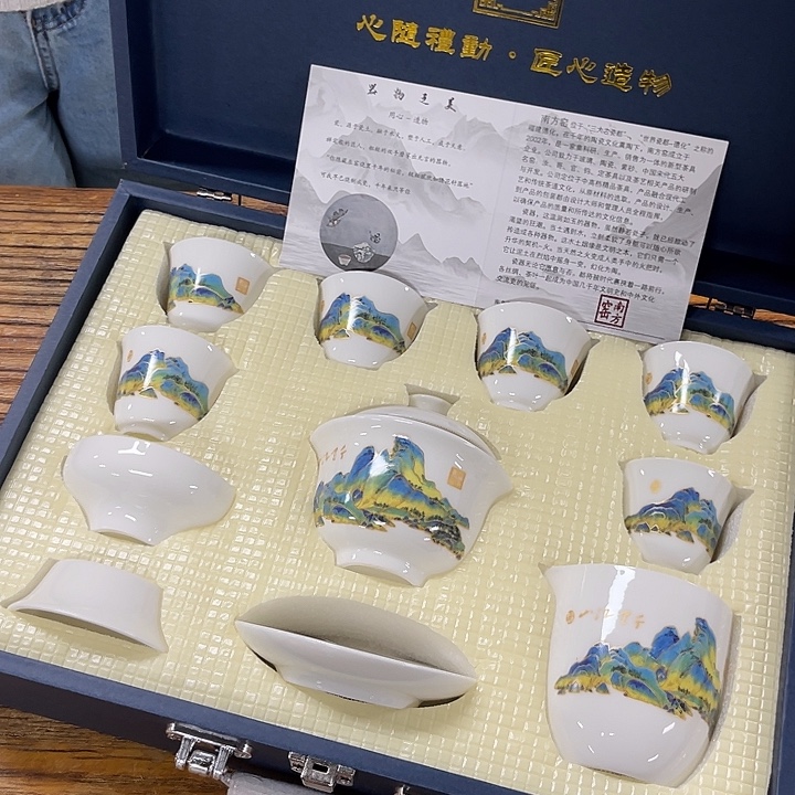 孤品茶具套装等。        