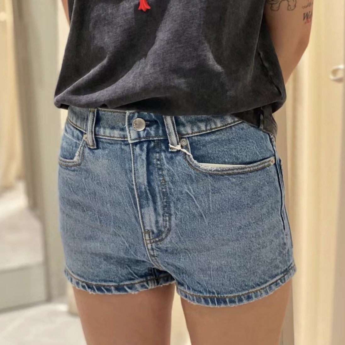 99新 maje ag203/蓝色牛仔短裤 棉 26码