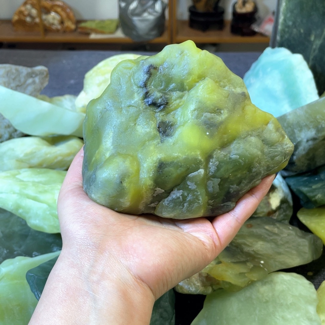 蛇纹石玉未镶嵌中国四大名玉简易