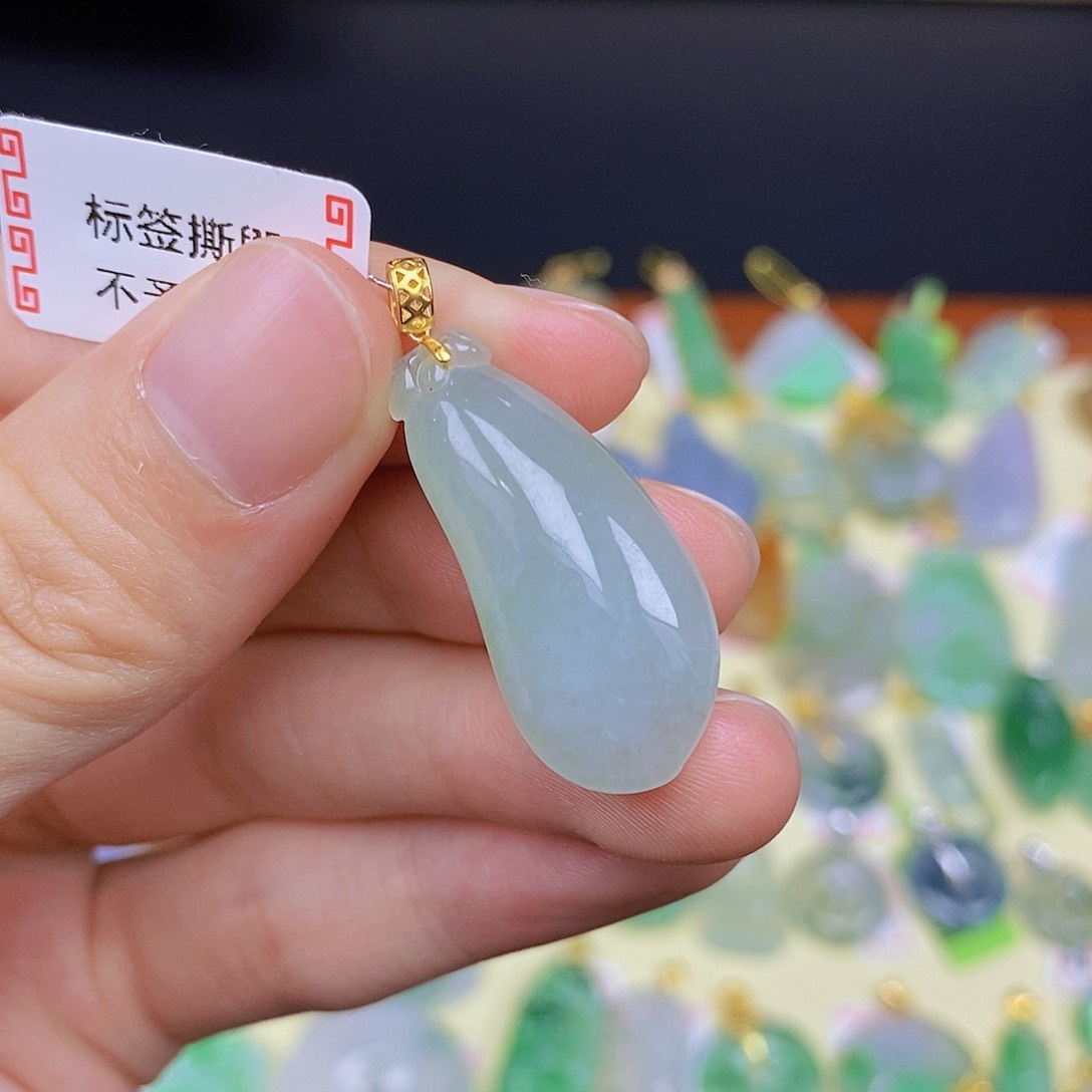 翡翠颈饰18K金镶嵌翡翠