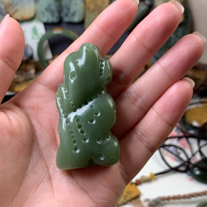 透闪石质玉挂件未镶嵌