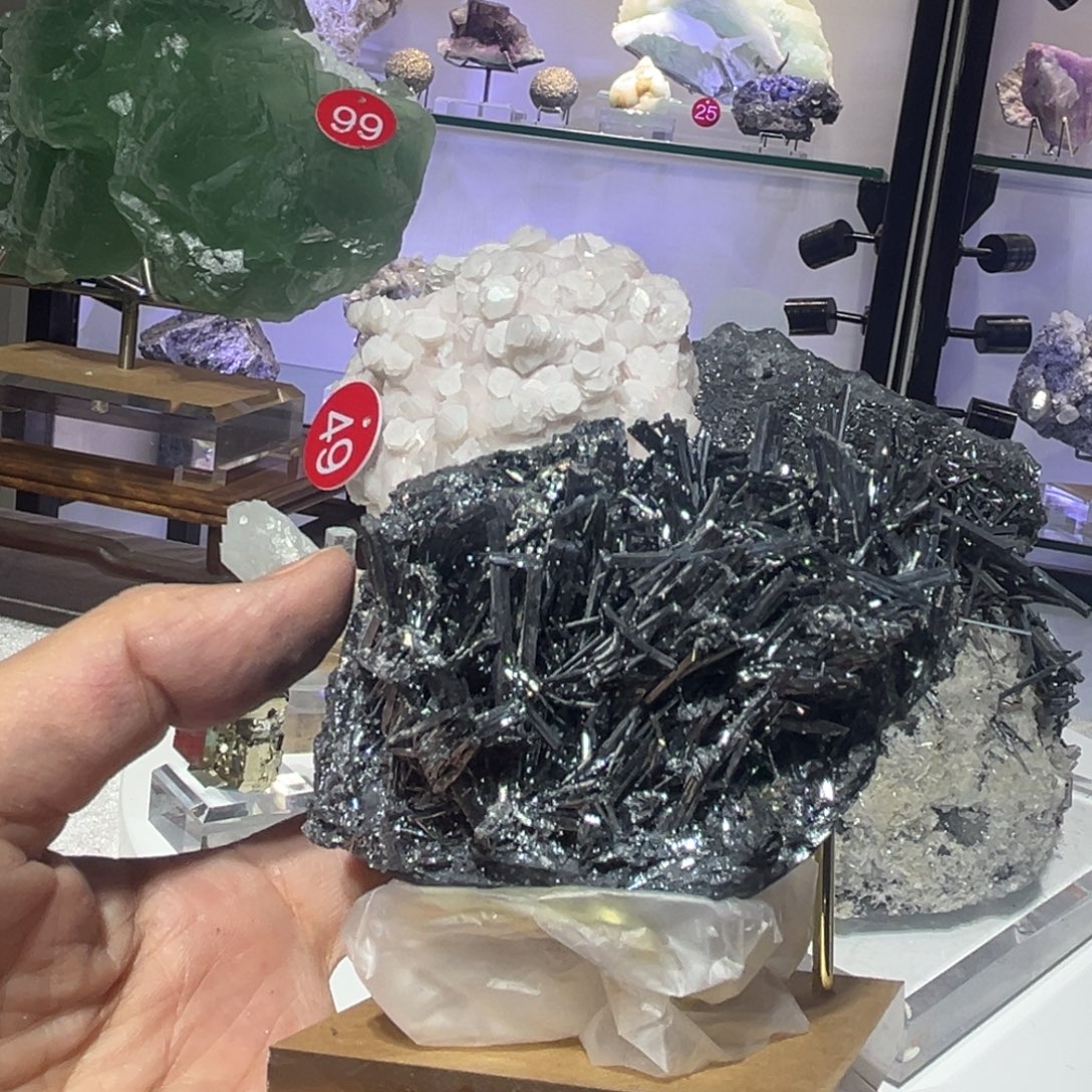 石材辉锑矿摆件标本