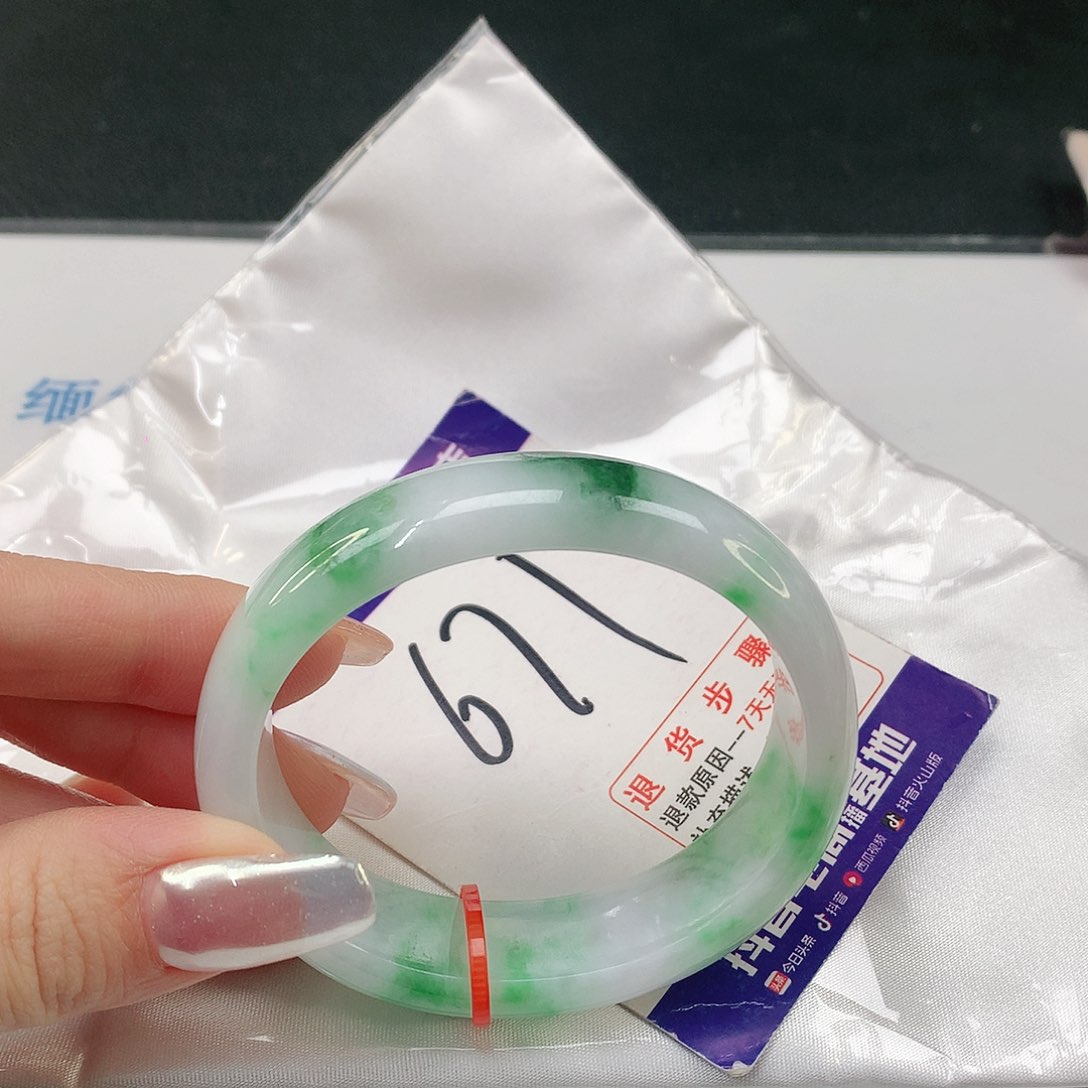 翡翠手镯（贵妃镯）未镶嵌翡翠手镯