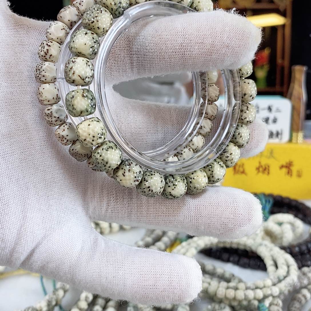 星月菩提手串每**困星月菩提雕刻手串