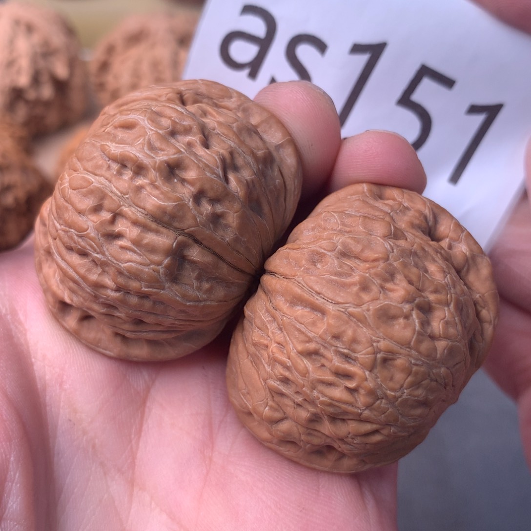 文玩核桃把件红皮肉球铁锤40