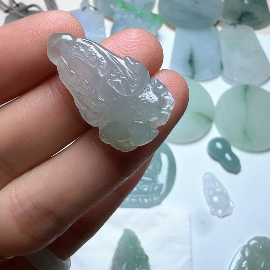 吊坠(赠链)未镶嵌翡翠天然缅甸翡翠A货白菜