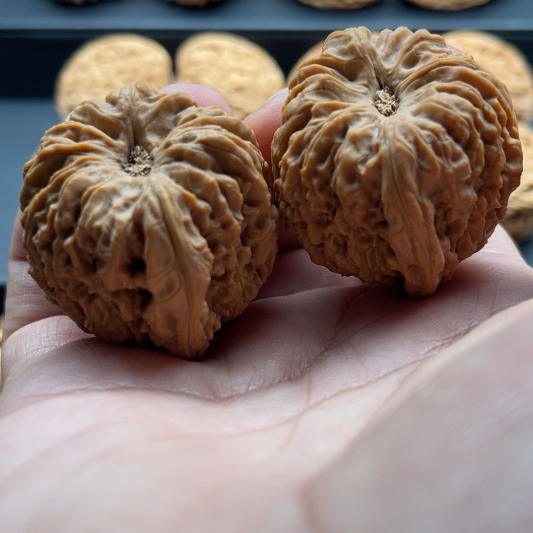 文玩核桃吊坠休*。老树南疆丑疆300，39，休