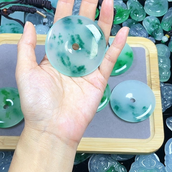 金***水翡翠未镶嵌颈饰吊坠1