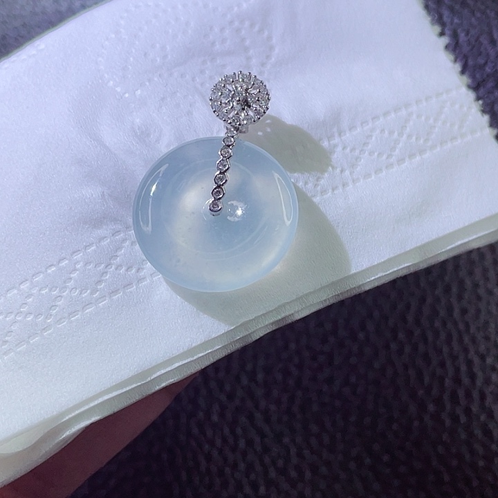 翡翠颈饰18K金镶嵌翡翠