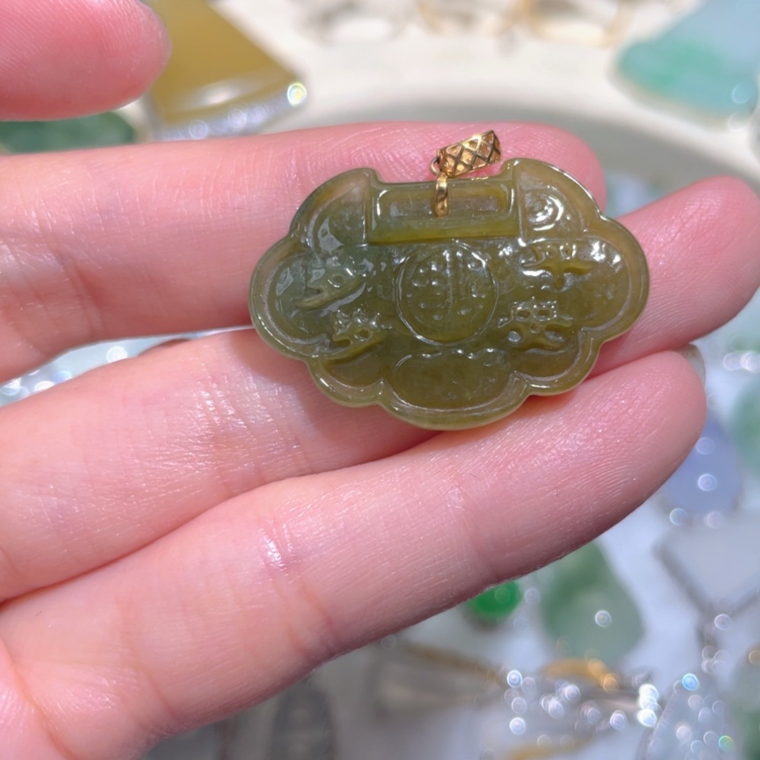 翡翠颈饰18K金镶嵌翡翠