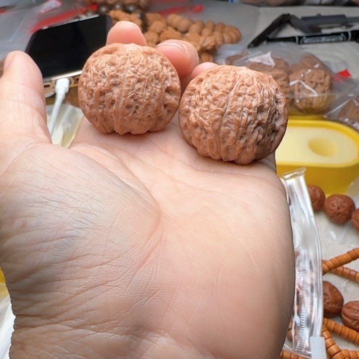 文玩核桃吊坠卖*翁37血麒麟