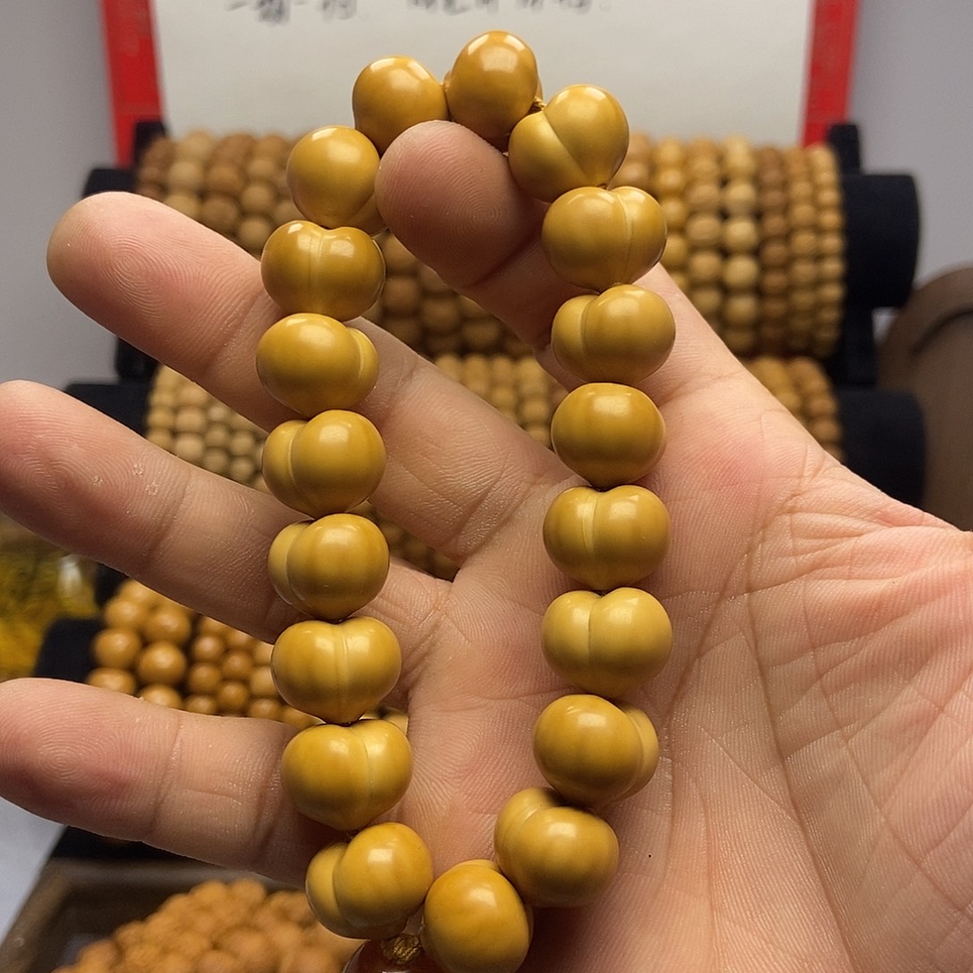 是***呀猴头核桃手串猴头手串，屁桃一条