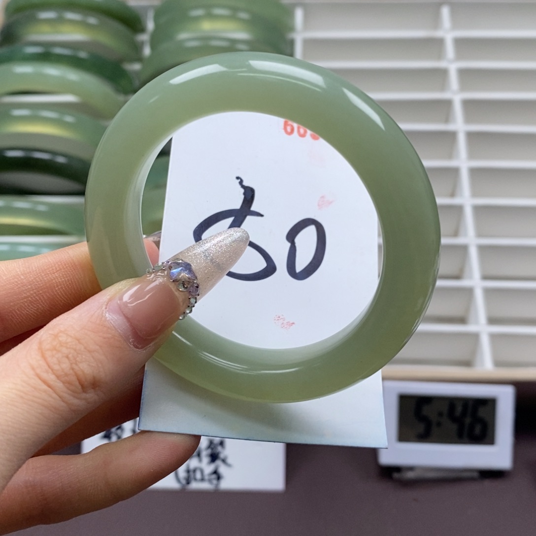蛇纹石玉手镯未镶嵌