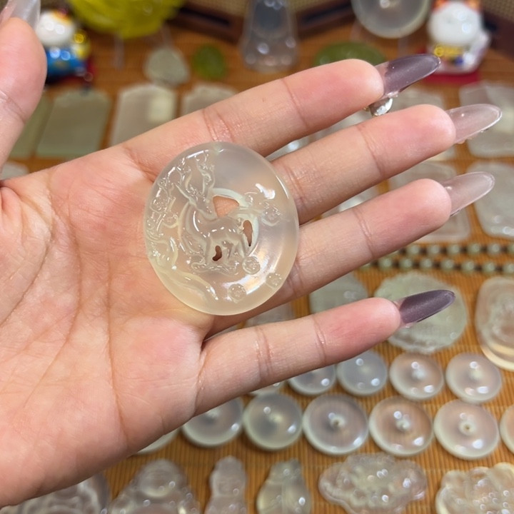 岫玉未镶嵌岫玉白冰挂件小鹿牌