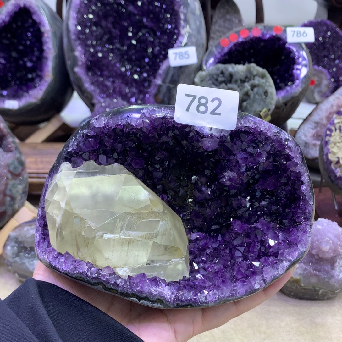 紫晶大型摆件（非配饰）未镶嵌