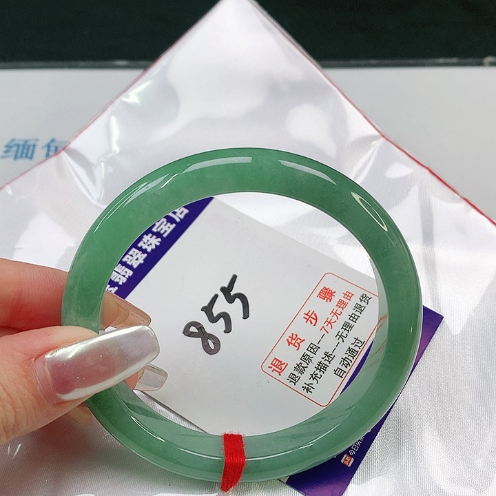 翡翠手镯未镶嵌翡翠手镯