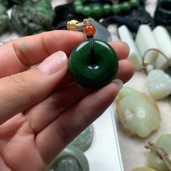 颈饰未镶嵌和田玉