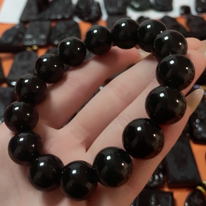 翡翠颈饰未镶嵌浮***時