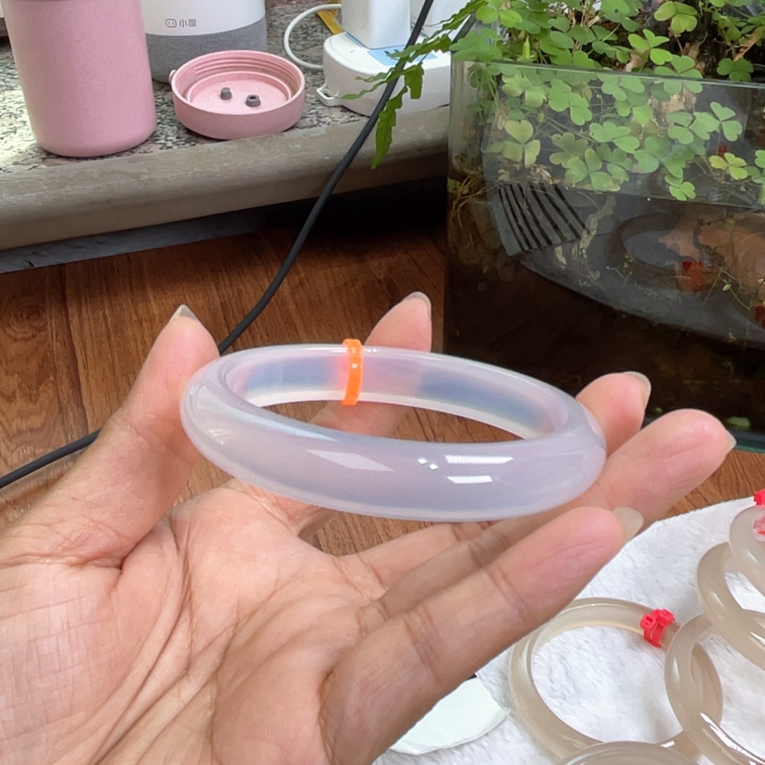 玛瑙/玉髓手镯未镶嵌纹理，草花纹