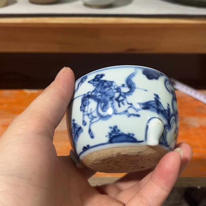 一***福茶宠一个青花纹饰的炉子